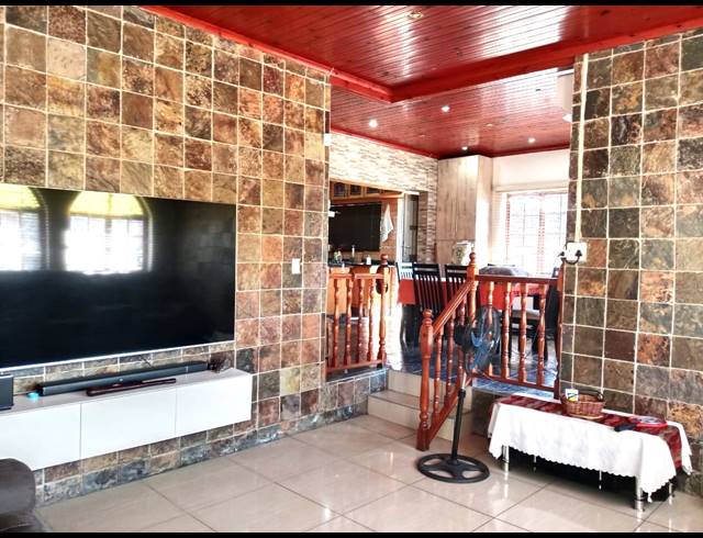 3 BEDROOM HOUSE FOR SALE IN MEREBANK EAST